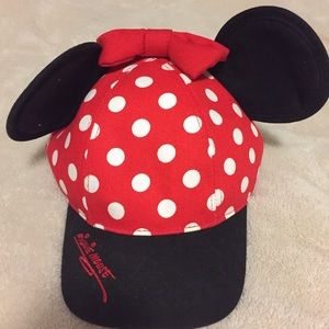 Disney minnie mouse hat, worn once